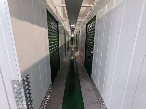Boxes com áreas entre 5 m² e 18 m² para arrendamento em Fermentões, Guimarães