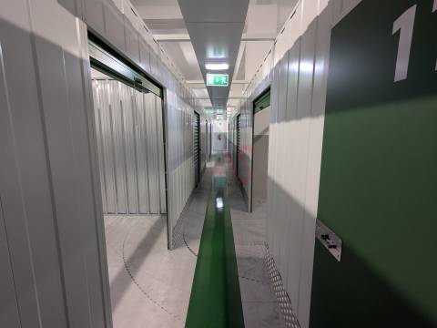 Boxes com áreas entre 5 m² e 18 m² para arrendamento em Fermentões, Guimarães