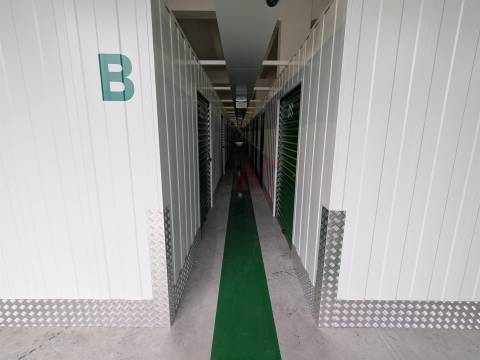 Boxes com áreas entre 5 m² e 18 m² para arrendamento em Fermentões, Guimarães