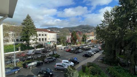 Apartamento T2 com Varanda: O Equilíbrio Perfeito no Coração de Guimarães