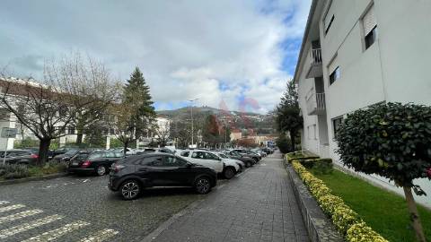 Apartamento T2 com Varanda: O Equilíbrio Perfeito no Coração de Guimarães