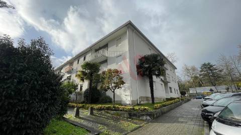 Apartamento T2 com Varanda: O Equilíbrio Perfeito no Coração de Guimarães