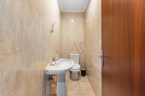 Apartamento T4 Duplex  (1 SUÍTE), com Elevador, Garagem Fechada p/ 2 Carros, Fermentões, Guimarães