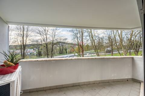 Apartamento T4 Duplex  (1 SUÍTE), com Elevador, Garagem Fechada p/ 2 Carros, Fermentões, Guimarães