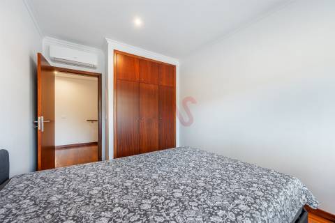 Apartamento T4 Duplex  (1 SUÍTE), com Elevador, Garagem Fechada p/ 2 Carros, Fermentões, Guimarães