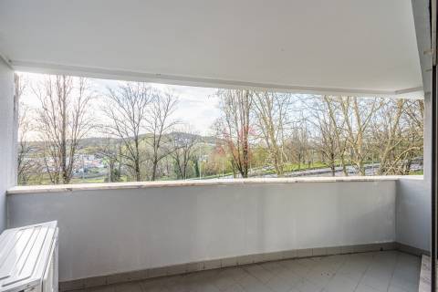 Apartamento T4 Duplex  (1 SUÍTE), com Elevador, Garagem Fechada p/ 2 Carros, Fermentões, Guimarães