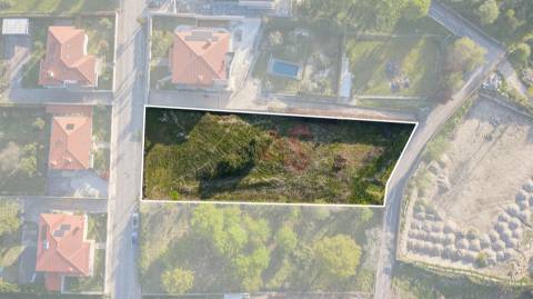 Terreno c/ viabilidade de construção moradia independente ou duas moradias geminadas em Nespereira