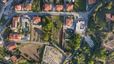 Terreno c/ viabilidade de construção moradia independente ou duas moradias geminadas em Nespereira