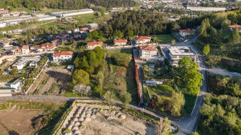 Terreno c/ viabilidade de construção moradia independente ou duas moradias geminadas em Nespereira