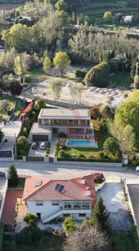 Terreno c/ viabilidade de construção moradia independente ou duas moradias geminadas em Nespereira