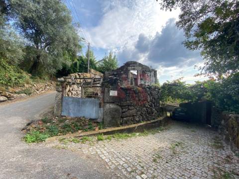 Moradia para Restauro com Projeto Aprovado – Pinheiro, Vieira do Minho