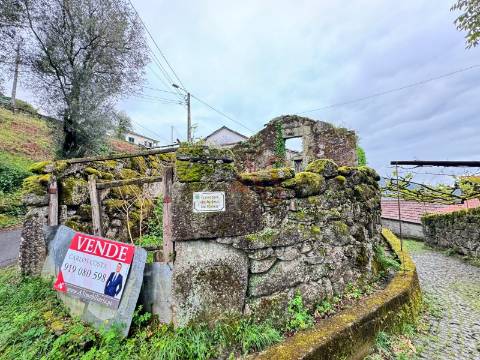 Moradia para Restauro com Projeto Aprovado – Pinheiro, Vieira do Minho
