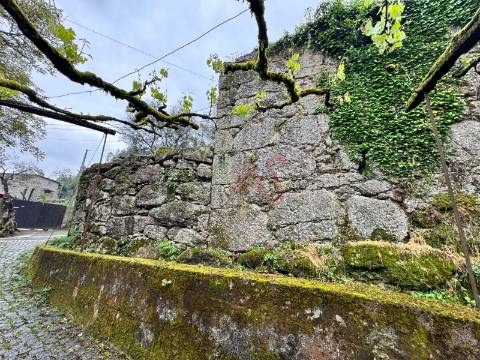 Moradia para Restauro com Projeto Aprovado – Pinheiro, Vieira do Minho