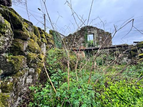 Moradia para Restauro com Projeto Aprovado – Pinheiro, Vieira do Minho