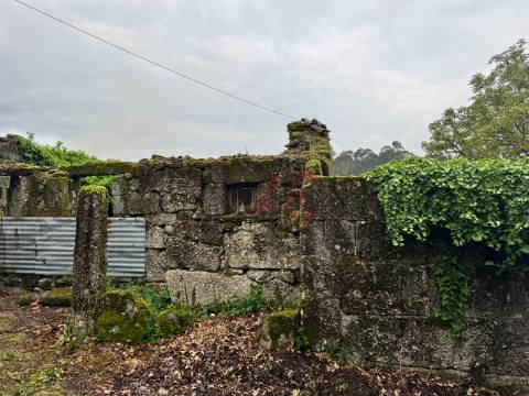 Moradia para Restauro com Projeto Aprovado – Pinheiro, Vieira do Minho