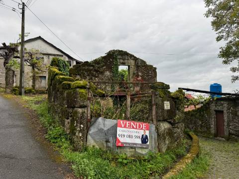Moradia para Restauro com Projeto Aprovado – Pinheiro, Vieira do Minho