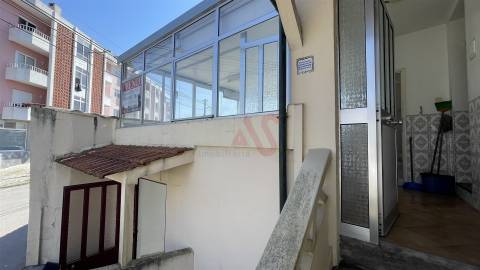 Moradia T3 para restauro, inserida num terreno de 795m2, em Santiago de Riba-UL, Oliveira de Azeméis