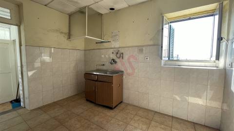 Moradia T3 para restauro, inserida num terreno de 795m2, em Santiago de Riba-UL, Oliveira de Azeméis