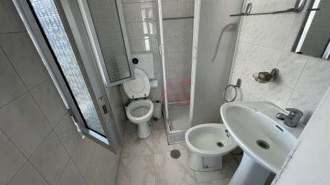 Moradia T3 para restauro, inserida num terreno de 795m2, em Santiago de Riba-UL, Oliveira de Azeméis
