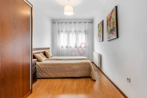 Apartamento T2 | 2.º Andar c/ Elevador | Lugar de Garagem | Centro de Vizela