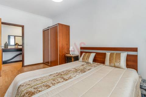 Apartamento T2 | 2.º Andar c/ Elevador | Lugar de Garagem | Centro de Vizela