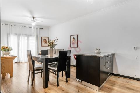 Apartamento T2 | 2.º Andar c/ Elevador | Lugar de Garagem | Centro de Vizela