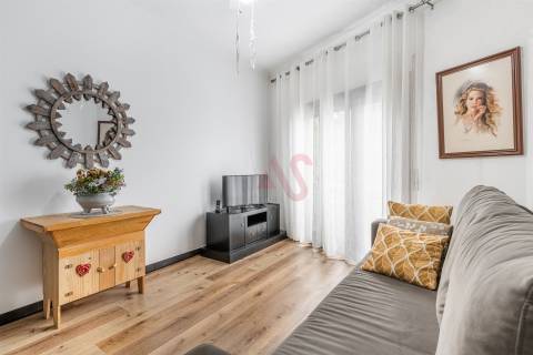 Apartamento T2 | 2.º Andar c/ Elevador | Lugar de Garagem | Centro de Vizela