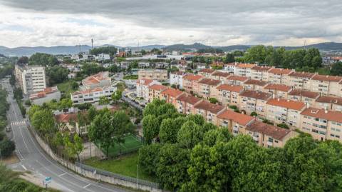 Apartamento T3 | Completamente Renovado | Cozinha equipada | Garagem Fechada | Mesão Frio, Guimarães