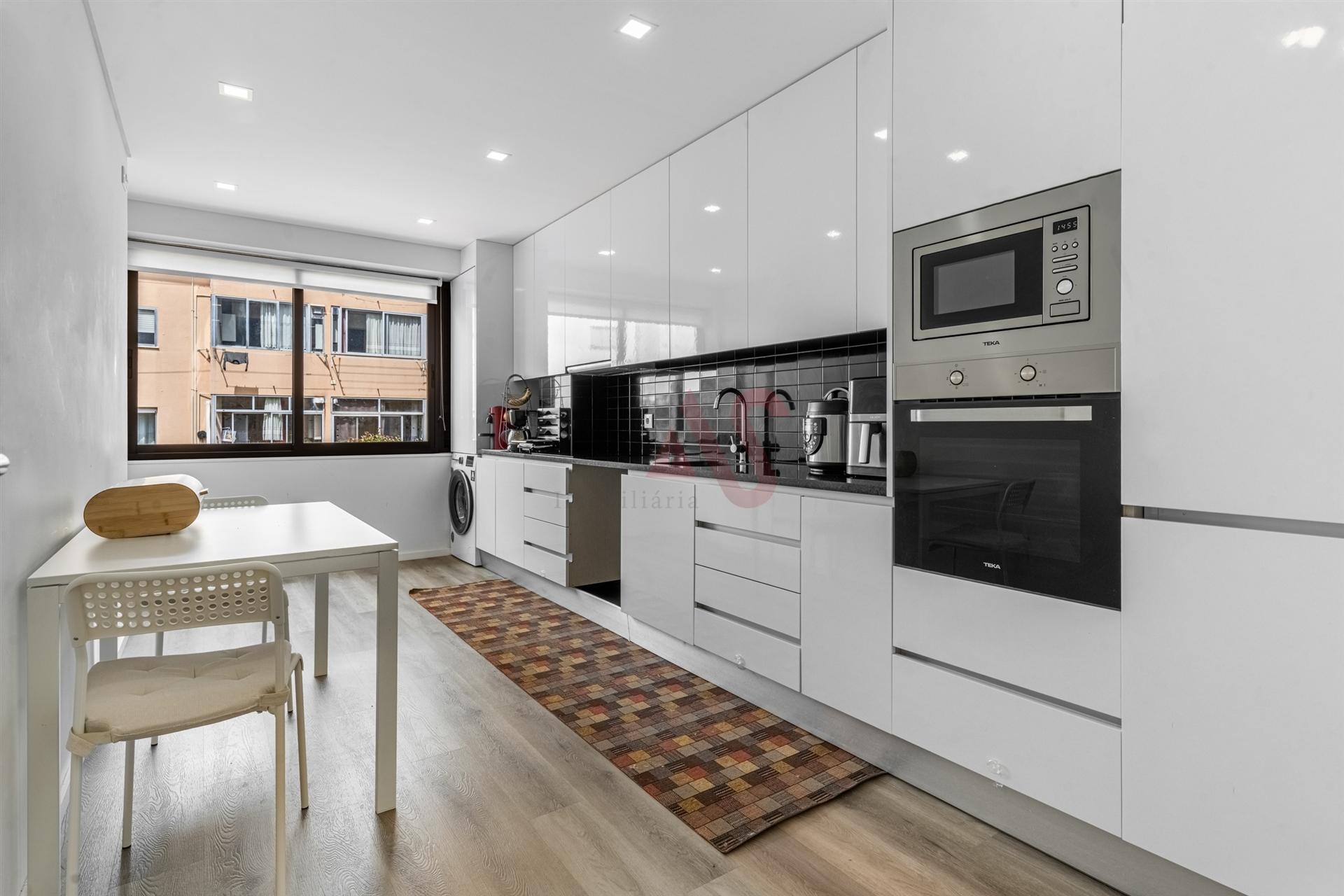 Apartamento T3 | Completamente Renovado | Cozinha equipada | Garagem Fechada | Mesão Frio, Guimarães