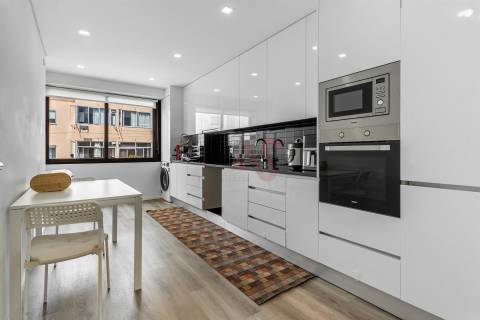 Apartamento T3 | Completamente Renovado | Cozinha equipada | Garagem Fechada | Mesão Frio, Guimarães