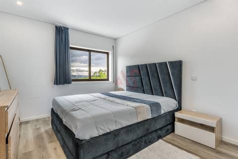 Apartamento T3 | Completamente Renovado | Cozinha equipada | Garagem Fechada | Mesão Frio, Guimarães
