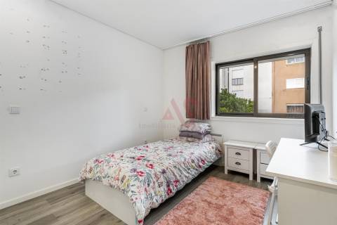 Apartamento T3 | Completamente Renovado | Cozinha equipada | Garagem Fechada | Mesão Frio, Guimarães