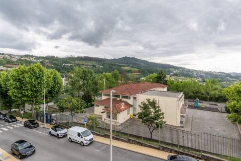 Apartamento T3 | Completamente Renovado | Cozinha equipada | Garagem Fechada | Mesão Frio, Guimarães