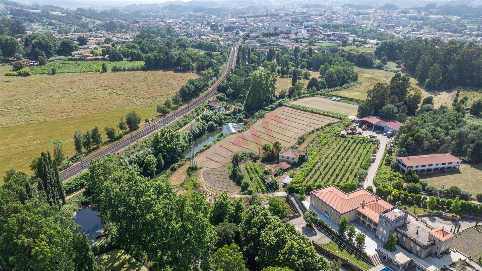 Quinta com acesso direto ao rio em Penafiel | 14.698 m²