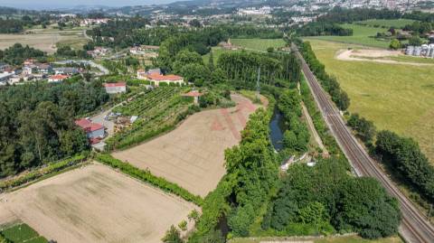Quinta com acesso direto ao rio em Penafiel | 14.698 m²