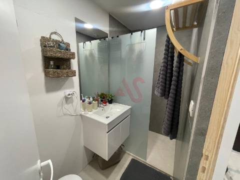 Apartamento T2 Renovado em Fermentões – Excelente Oportunidade de Investimento