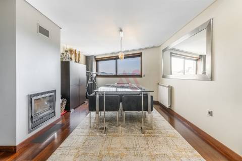 OPORTUNIDADE EXCLUSIVA: Apartamento T3 de Luxo, Totalmente Mobilado e Equipado – Caldelas, Guimarães