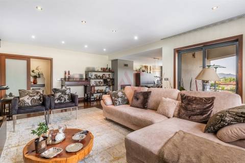 OPORTUNIDADE EXCLUSIVA: Apartamento T3 de Luxo, Totalmente Mobilado e Equipado – Caldelas, Guimarães