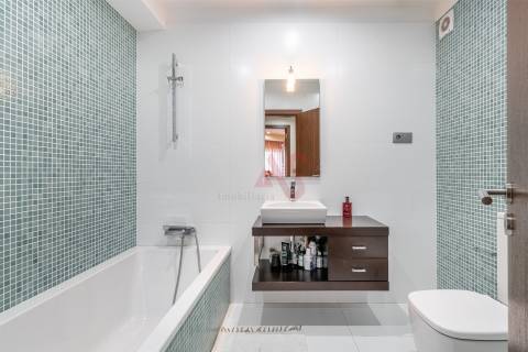 OPORTUNIDADE EXCLUSIVA: Apartamento T3 de Luxo, Totalmente Mobilado e Equipado – Caldelas, Guimarães