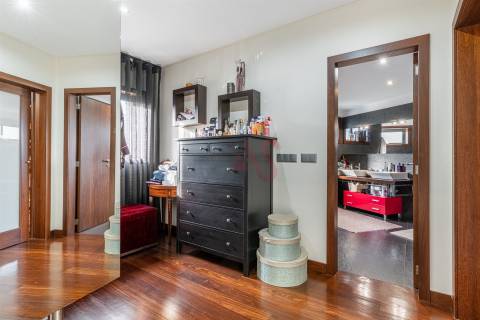 OPORTUNIDADE EXCLUSIVA: Apartamento T3 de Luxo, Totalmente Mobilado e Equipado – Caldelas, Guimarães