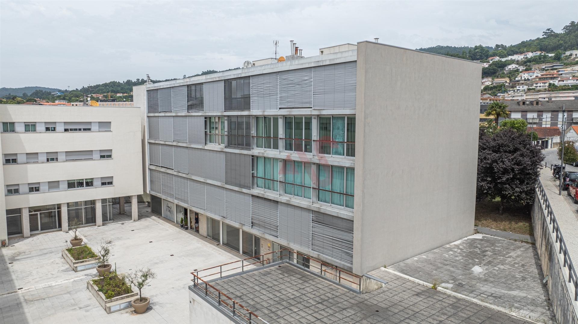 Apartamento T3 com 153 m² | Garagem Fechada | Ar Condicionado | Aquecimento Central | Vizela