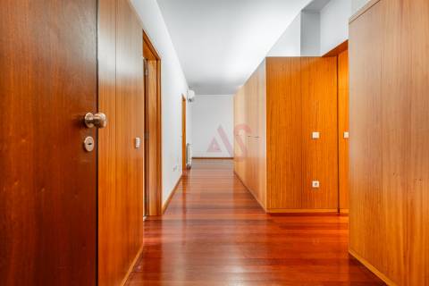 Apartamento T3 com 153 m² | Garagem Fechada | Ar Condicionado | Aquecimento Central | Vizela