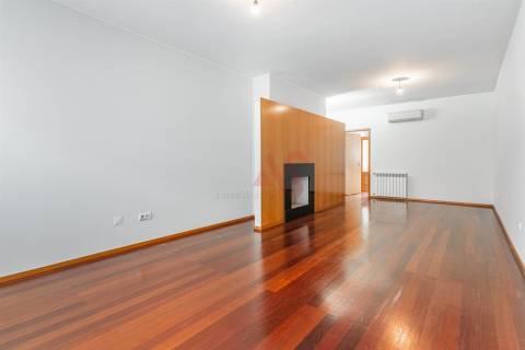 Apartamento T3 com 153 m² | Garagem Fechada | Ar Condicionado | Aquecimento Central | Vizela