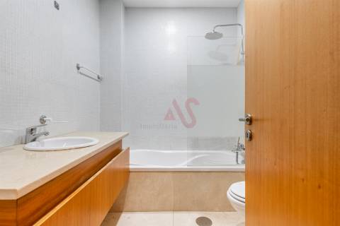 Apartamento T3 com 153 m² | Garagem Fechada | Ar Condicionado | Aquecimento Central | Vizela