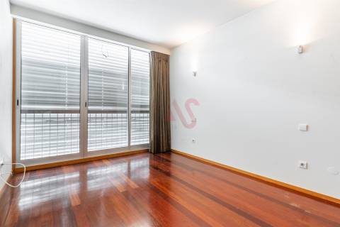 Apartamento T3 com 153 m² | Garagem Fechada | Ar Condicionado | Aquecimento Central | Vizela