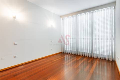 Apartamento T3 com 153 m² | Garagem Fechada | Ar Condicionado | Aquecimento Central | Vizela