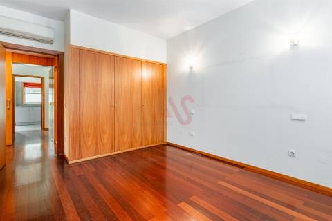 Apartamento T3 com 153 m² | Garagem Fechada | Ar Condicionado | Aquecimento Central | Vizela