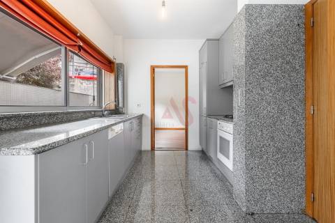 Apartamento T3 com 153 m² | Garagem Fechada | Ar Condicionado | Aquecimento Central | Vizela
