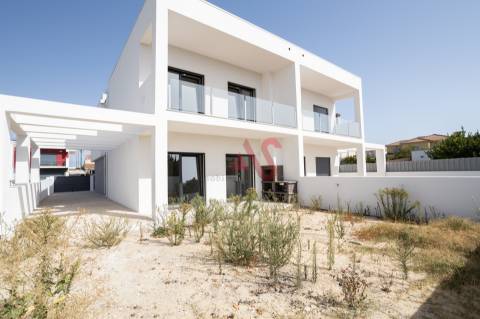 Moradia T4 nova em Fernão Ferro, Seixal
