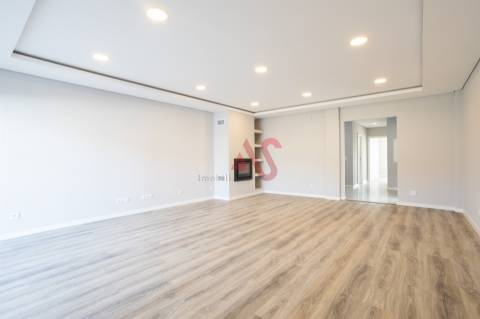 Moradia T4 nova em Fernão Ferro, Seixal